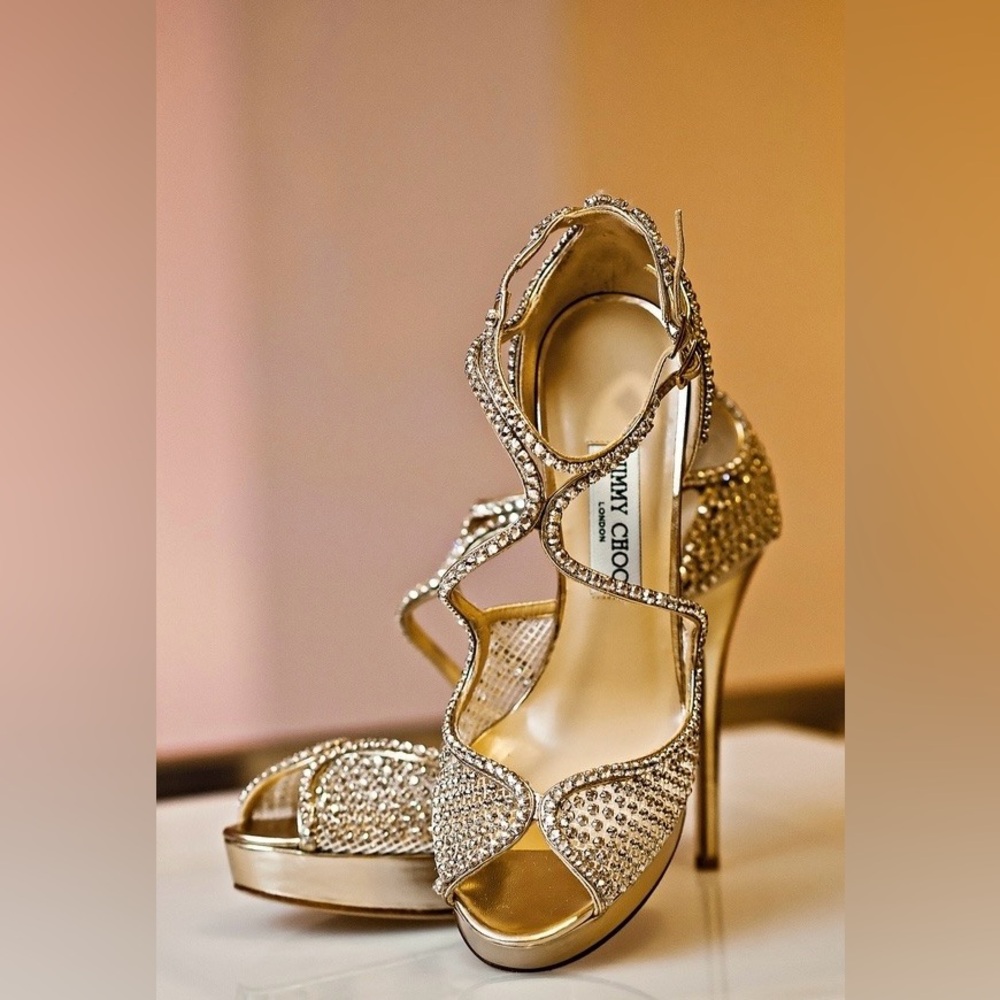 Jimmy Choo, brand new, size 7.5, in leather, amazing price.